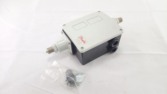 Danfoss 017D002366 — Реле перепада давления RT260A, диапазон настройки уставки 0,5-6 бар, дифференциал 0,5 бар, присоединение G 3/8