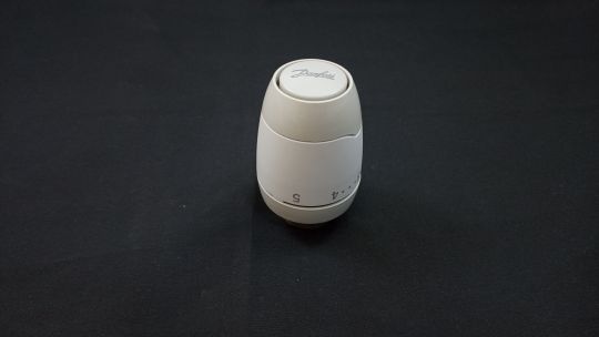 013L4250 Термостатическая головка Danfoss RTS-K Everis , соединение М30x1,5